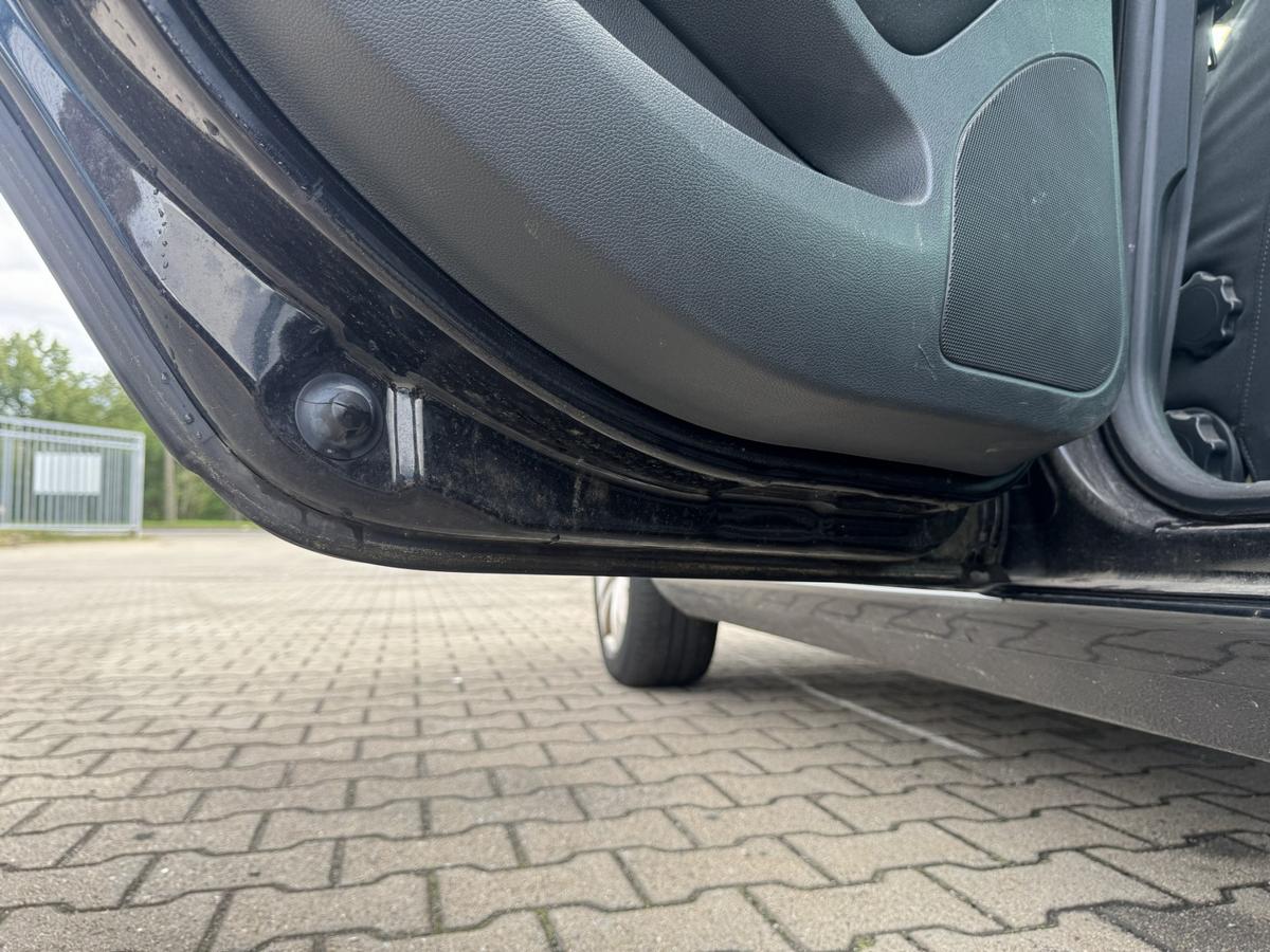 Skoda Octavia 2 original T&uuml;r hinten links 9910 Schwarzmetallic Kombi Rohbau Bj.2009